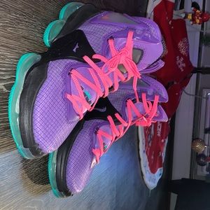 Nike Men's LeBron 19 Basketball Shoes || SIZE 7